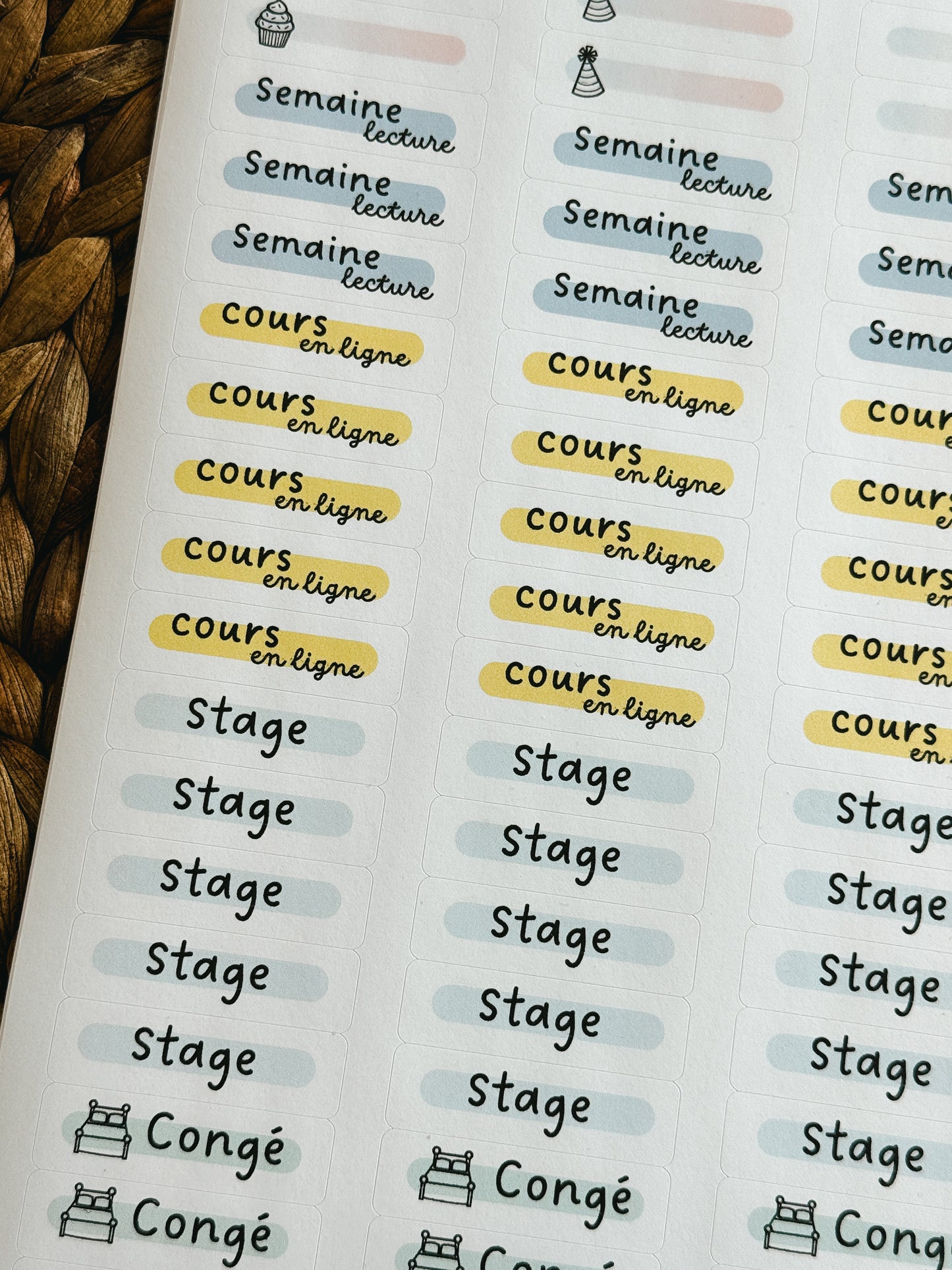 Étiquettes étudiants: fête-lecture-en ligne-stage-congé